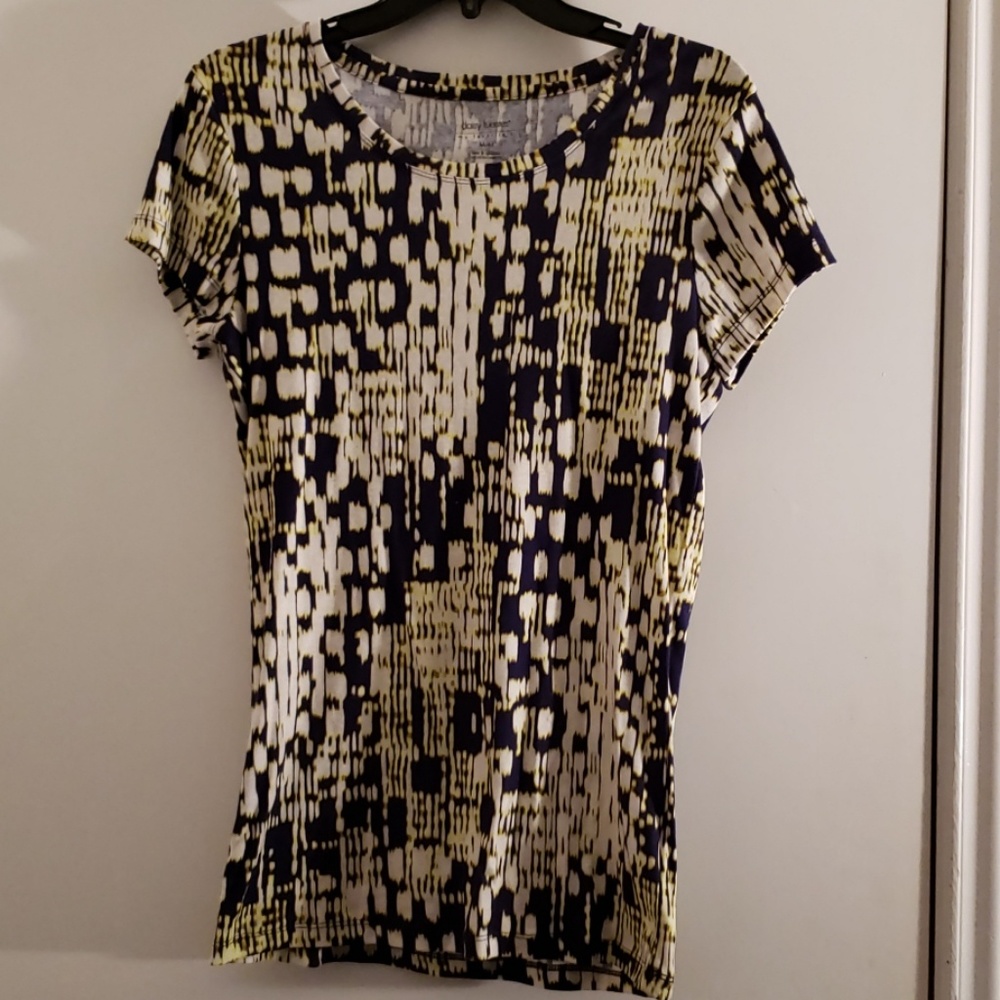 Daisy Fuentes tee. NWOT